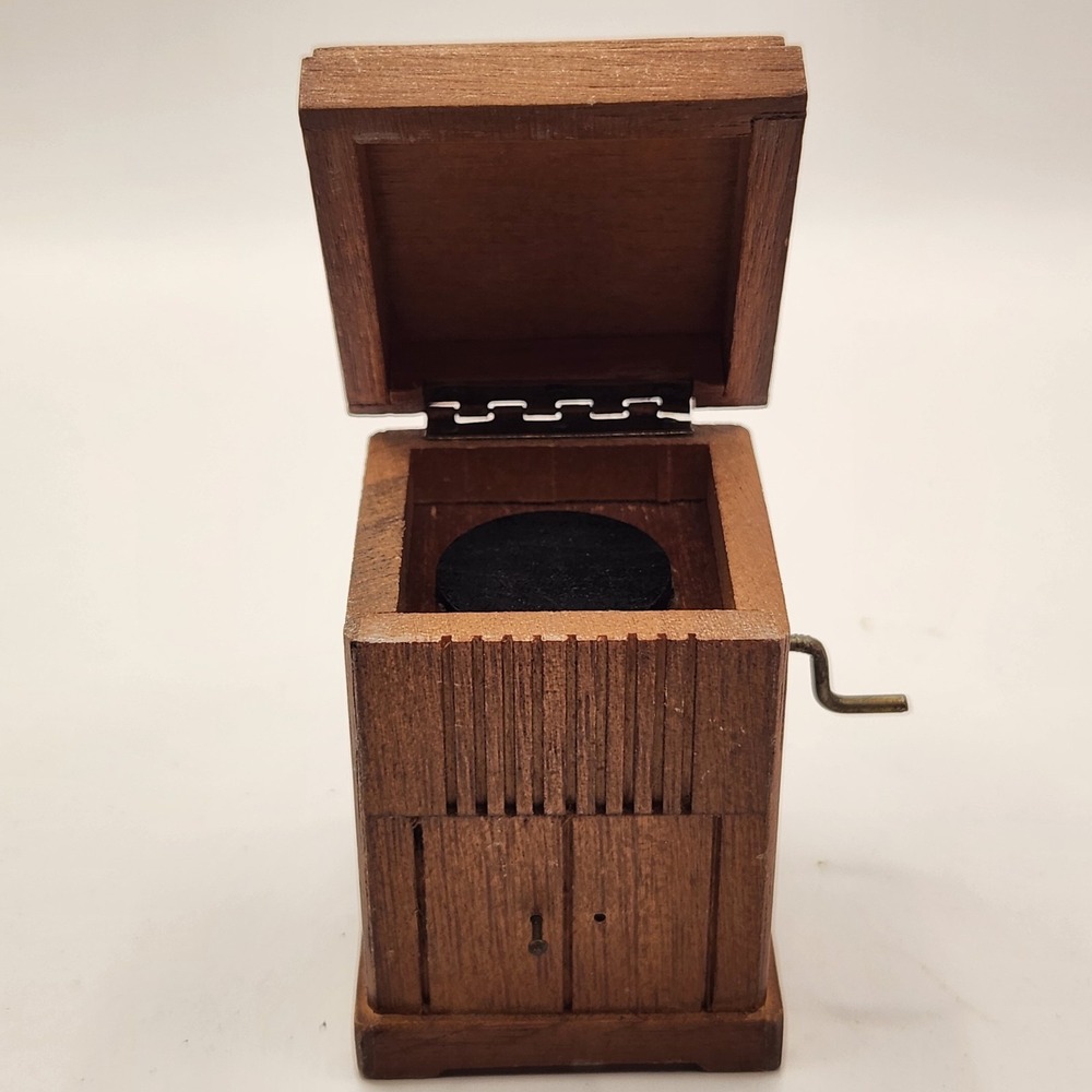 1:12 Dollhouse Miniature Wooden Floor Radio Record Music Box Works Edelweiss